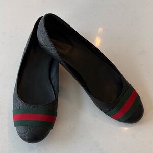 Gucci Black Flats with Green and Red Stripes